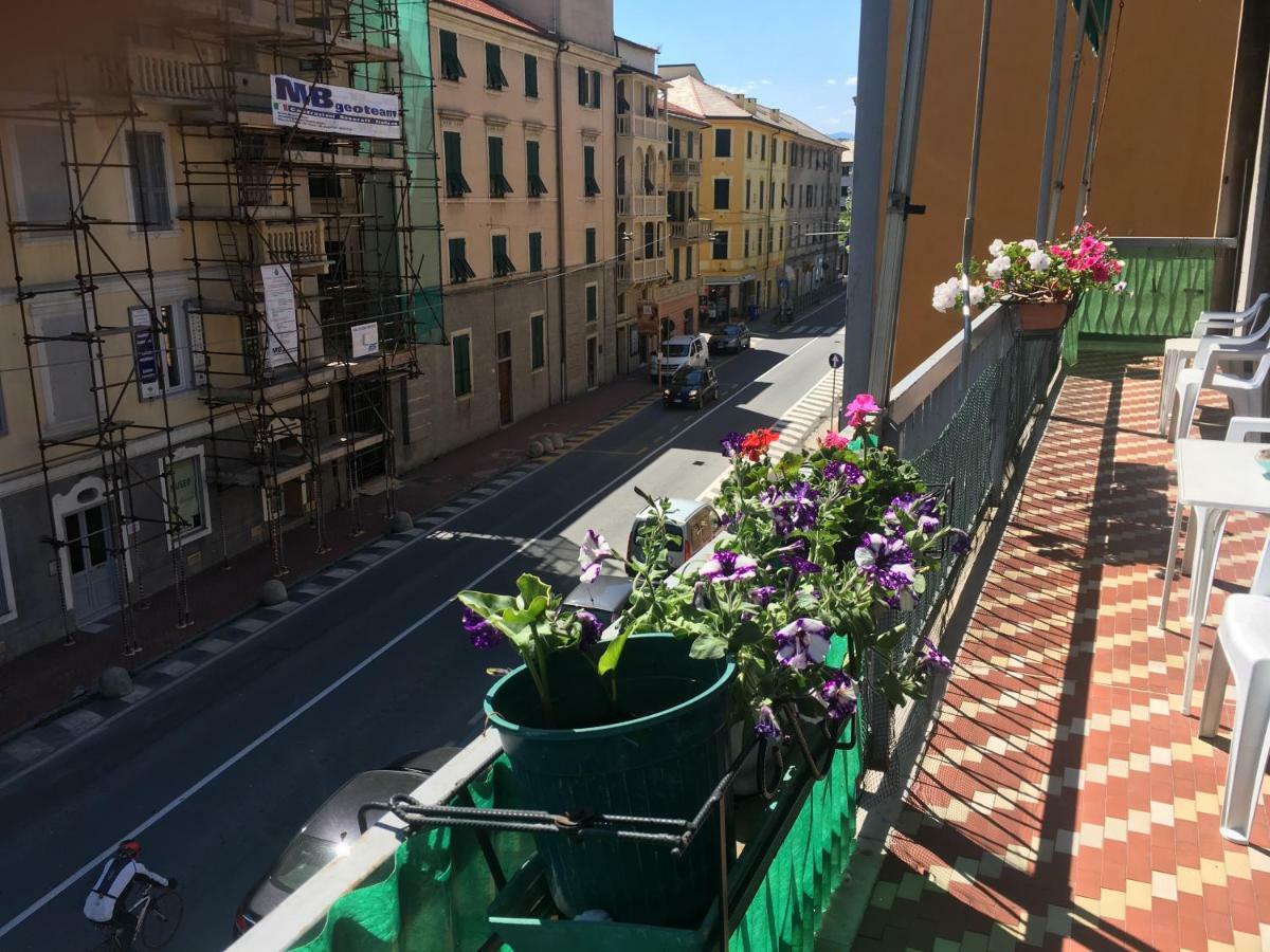 Casa Elena Apartment Albisola Superiore Bagian luar foto